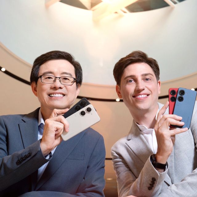 S.Y. Hsu and Sascha Krohn Presents Zenfone 9